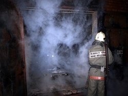 Спасатели МЧС России ликвидировали пожар в садовом доме, хозяйственной постройке в Мысковском ГО