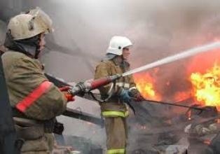 Спасатели МЧС России ликвидировали пожар в частных хозяйственных постройках в Мысковском ГО
