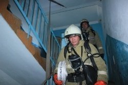 Спасатели МЧС России ликвидировали пожар в муниципальном многоквартирном жилом доме в Мысковском ГО