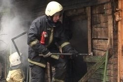 Спасатели МЧС России ликвидировали пожар в частных хозяйственных постройках в Мысковском ГО