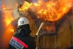 Спасатели МЧС России ликвидировали пожар в частной хозяйственной постройке в Мысковском ГО